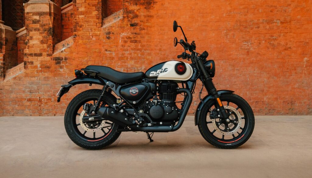 Royal Enfield Hunter 350 Review (2026): क्या यह शहर और हाईवे के लिए सबसे बेस्ट 350cc रोडस्टर बाइक है? 4 loader 2